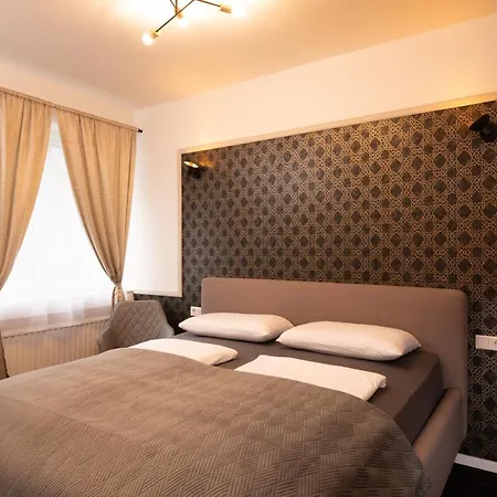 Hotel Burgblick 3*